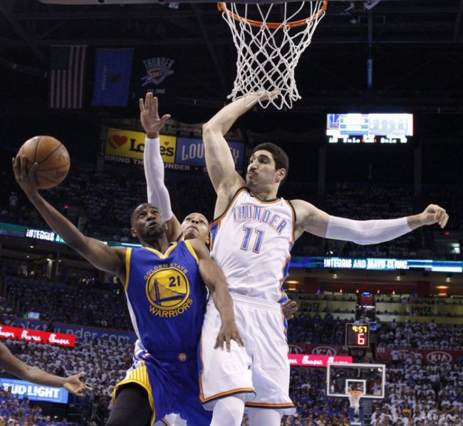 VIDEO: Oklahoma City zdolala Golden State, v sérii vedie 2:1 na zápasy