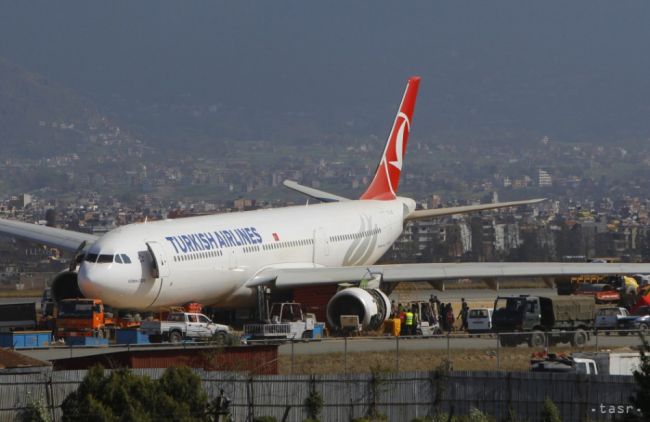 V lietadle Turkish Airlines v Istanbule nahlásili bombu