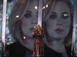 Adele podpísala zmluvu so Sony vo výške 90 miliónov libier