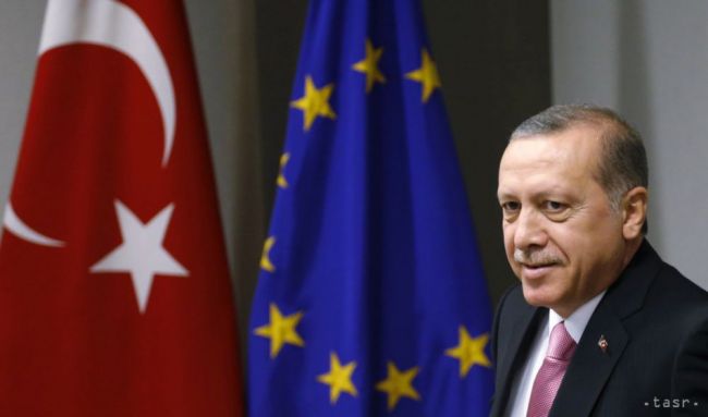 Erdogan: Turecko zablokuje dohodu s EÚ, ak nedôjde k zrušeniu víz