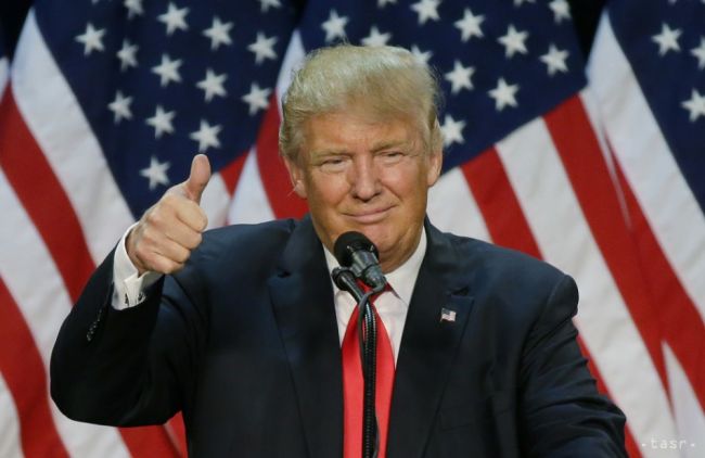 Vyše 400 spisovateľov podpísalo petíciu, nechcú Trumpa za prezidenta