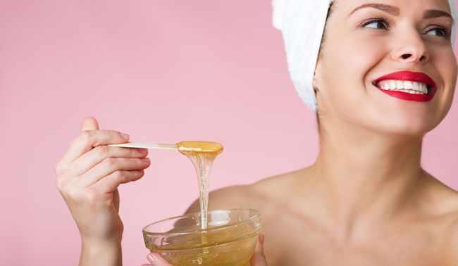 Zdravotné výhody medu: Viete, ako ho využiť na pokožku a vlasy?