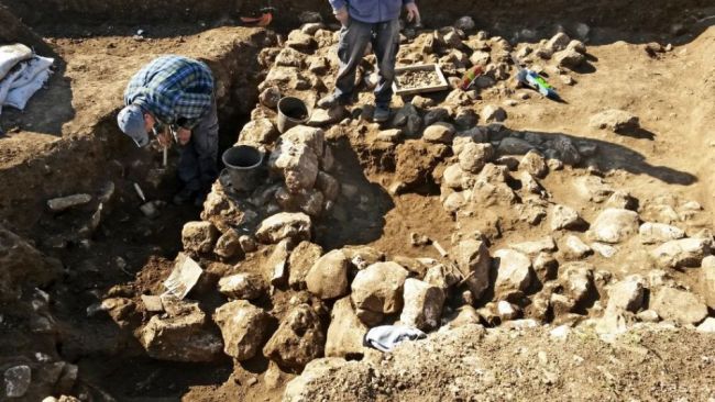ARCHEOLÓGOVIA HLÁSIA: Možno sme našli Aristotelov hrob