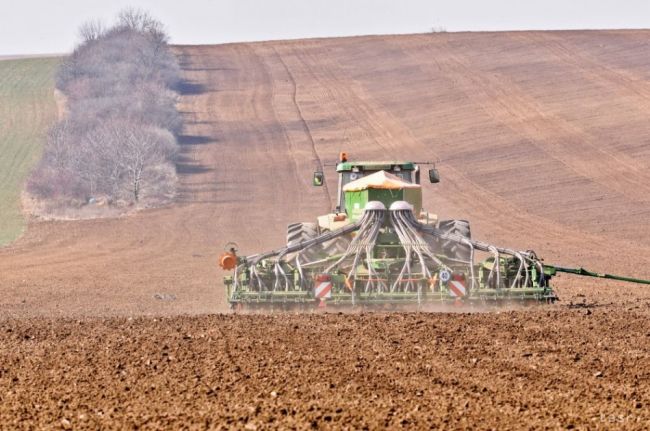 Eurokomisia žiada o dodržanie pravidiel nadobúdania pôdy