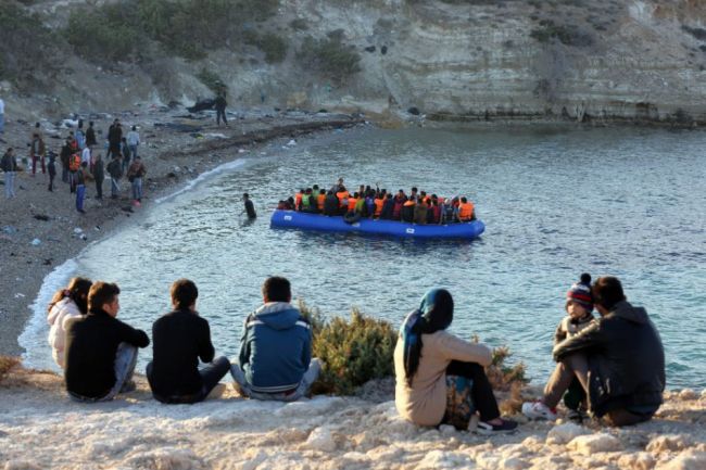 Pri líbyjskom pobreží zahynulo 45 migrantov, ďalších 135 zachránili