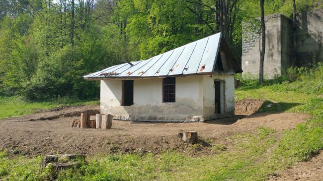 Chátrajúca budova bývalého skladu v Tisovci bude slúžiť turistom