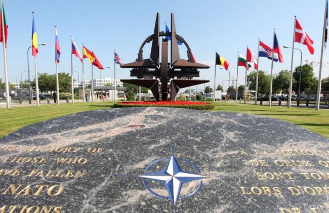 Hviezdu NATO presťahovali pred jej nové sídlo v Bruseli