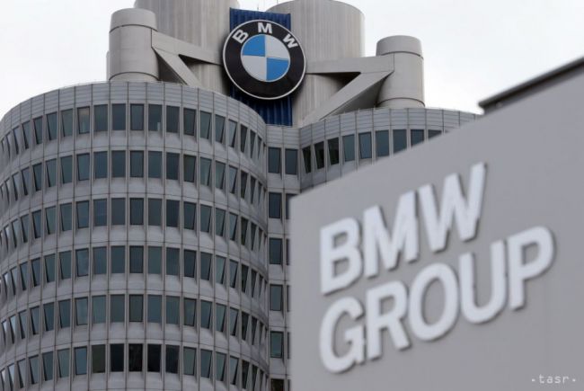 BMW staví na plug-in hybridy, VW musí zvýšiť podiel elektromobilov