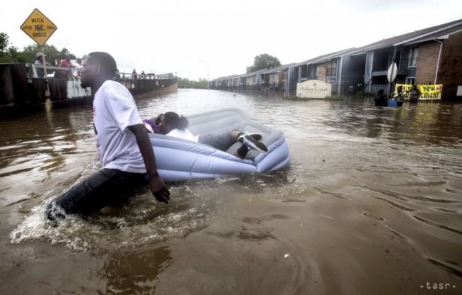 Povodne v Texase si vyžiadali už šesť obetí