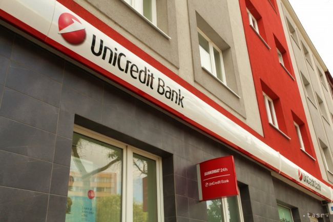 Šéf talianskeho UniCreditu bol nútený vzdať sa funkcie