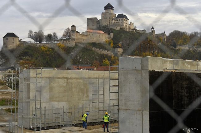 Kauzu zmarenej výstavby garáží vrátili na okresný súd v Trenčíne