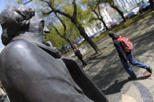 Sochu rozprávkara Andersena odhalili v Bratislave pred desiatimi rokmi