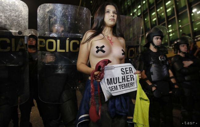 Hromadné znásilnenie 16-ročného dievčaťa: Brazílčanky protestujú