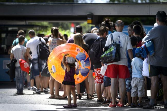 Príprava na otvorenie letnej sezóny na kúpalisku v Sobranciach vrcholí