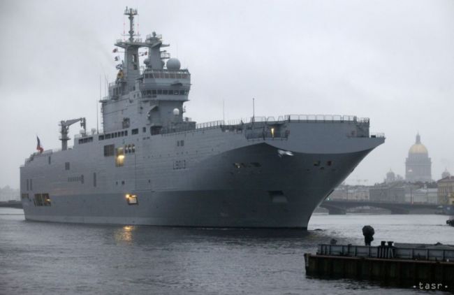 Francúzsko odovzdalo Egyptu vojenskú loď triedy Mistral