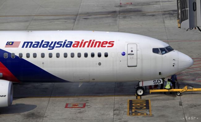 Príbuzní šiestich členov posádky letu MH17 žalujú Malaysia Airlines