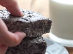 Video: Nepečený koláčik z troch surovín
