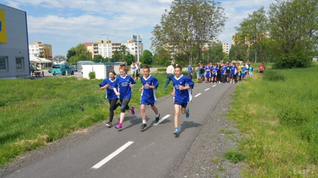 Nočným behom podporili žilinskí stredoškoláci deti v Kambodži