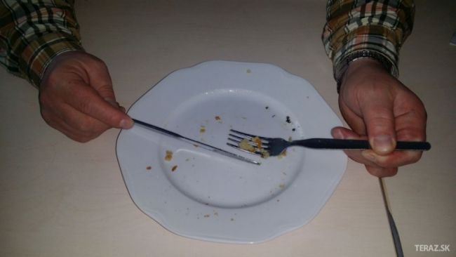 Jedlo z reštaurácie v Banskej Bystrici spôsobilo zdravotné problémy