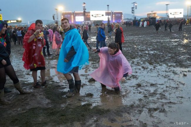 Festival v Nemecku, na ktorom blesk zranil ľudí, ukončili