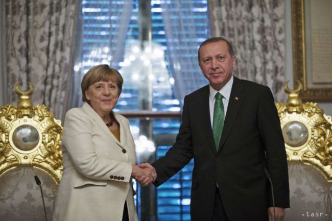 Erdogan kritizoval Merkelovú za rezolúciu o genocíde Arménov
