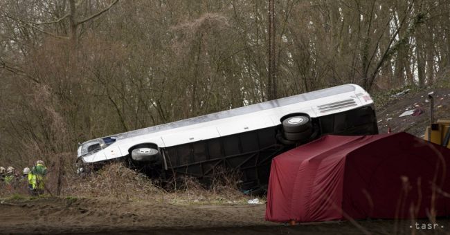 Vo Francúzsku havaroval autobus s gymnazistami