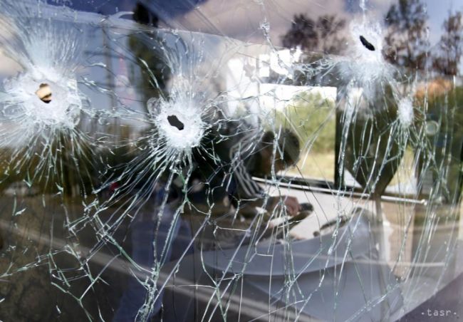 Na český autobus vo Francúzsku strieľali. Hlásia zranených