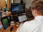 Firmy znižujú požiadavky na digitálne zručnosti uchádzačov