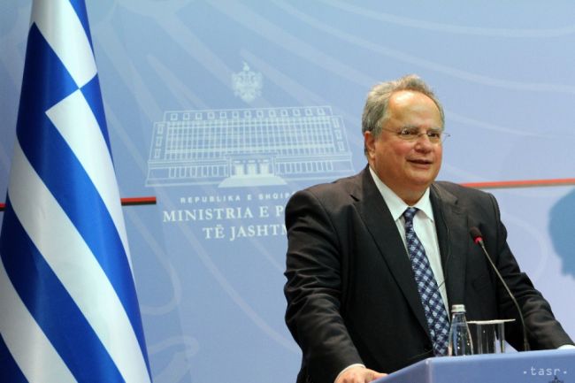 Šéfa gréckej diplomacie privítali v Albánsku protesty