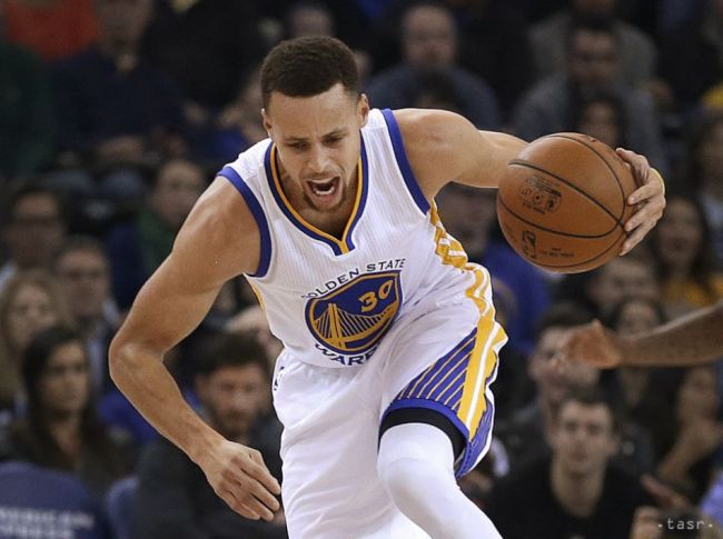 Curry na olympiádu nepocestuje. Bude si liečiť koleno