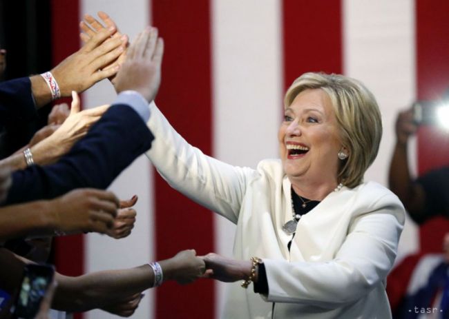 Clintonová vyzvala voličov v 6 štátoch, aby hlasovali v primárkach