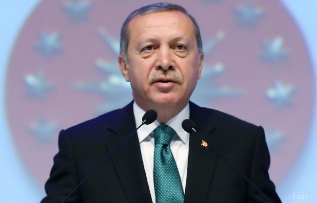 Erdogan schválil kritizovanú novelu ústavy o hromadnom zrušení imunity