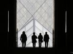 Parížsky Louvre po štyroch dňoch nútenej prestávky otvára svoje brány