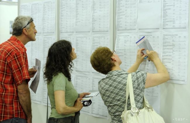 Stúpa počet žiadostí o osvedčenie Slováka žijúceho v zahraničí