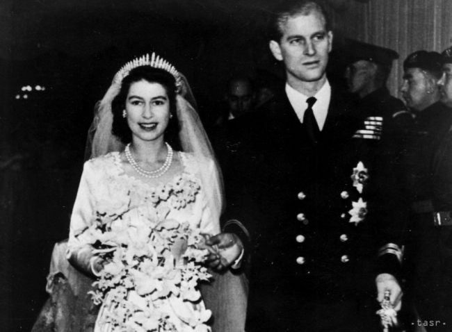 Alžbeta II.: Manžel, ktorý má dnes 95. narodeniny, je mojou oporou