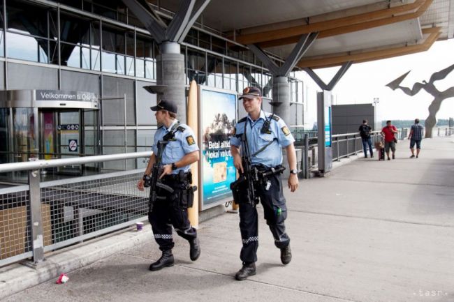 Nórsko predĺžilo kvôli utečencom hraničné kontroly až do novembra