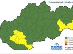 Na juhu stredného a na východe Slovenska môžu byť búrky