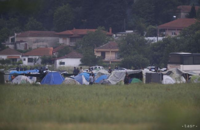 Grécka polícia vypratala ďalšie tábory pri hraniciach s Macedónskom