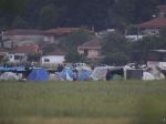 Grécka polícia vypratala ďalšie tábory pri hraniciach s Macedónskom