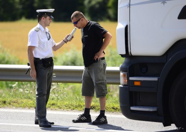 Opití vodiči spôsobili počas víkendu viaceré nehody