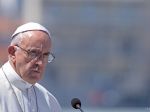 Pápež: zbrane sa do konfliktných oblastí dostanú, jedlo nie