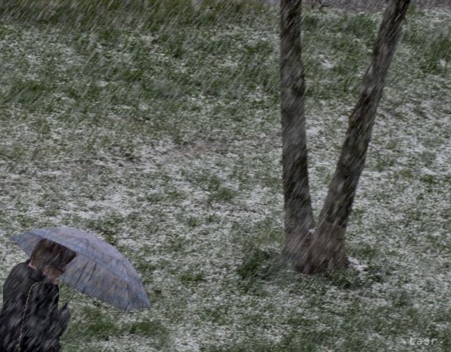 V utorok čakajú Slovensko oblaky aj prehánky