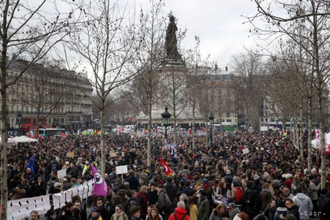 Francúzsko opäť zažíva deň masových protestov