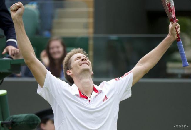 Mayer si v prvom kole turnaja ATP v Halle poradil s Bakerom