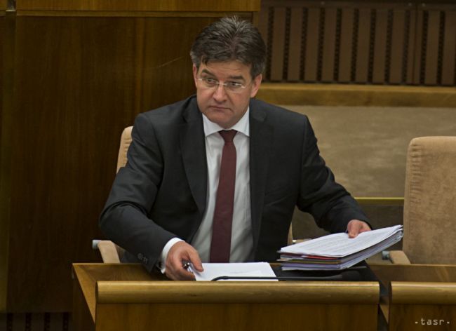 M. LAJČÁK: Opozícia chce odvolávaním premiéra poškodiť Slovensko