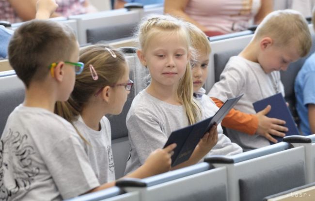 Škôlkari ukončili ročné štúdium štátnicou a promóciou