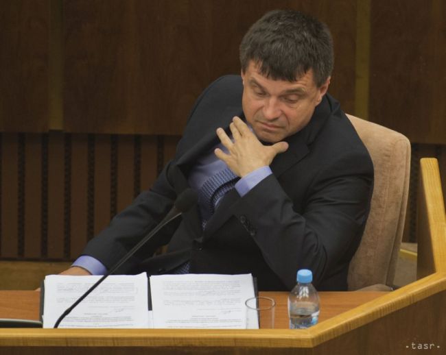 Málotriedky a menšinové školy nezaniknú, poslanci odobrili výnimku