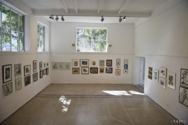 V Umelke vystavujú jubilujúci a ďalší členovia Art clubu 60+8