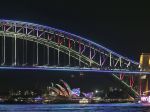 V Sydney zatkli muža, ktorý vyliezol na most Sydney Harbour Bridge
