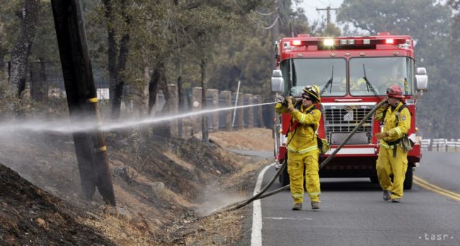 Kvoli požiaru v Kalifornii a Novom Mexiku evakuovali stovky ľudí